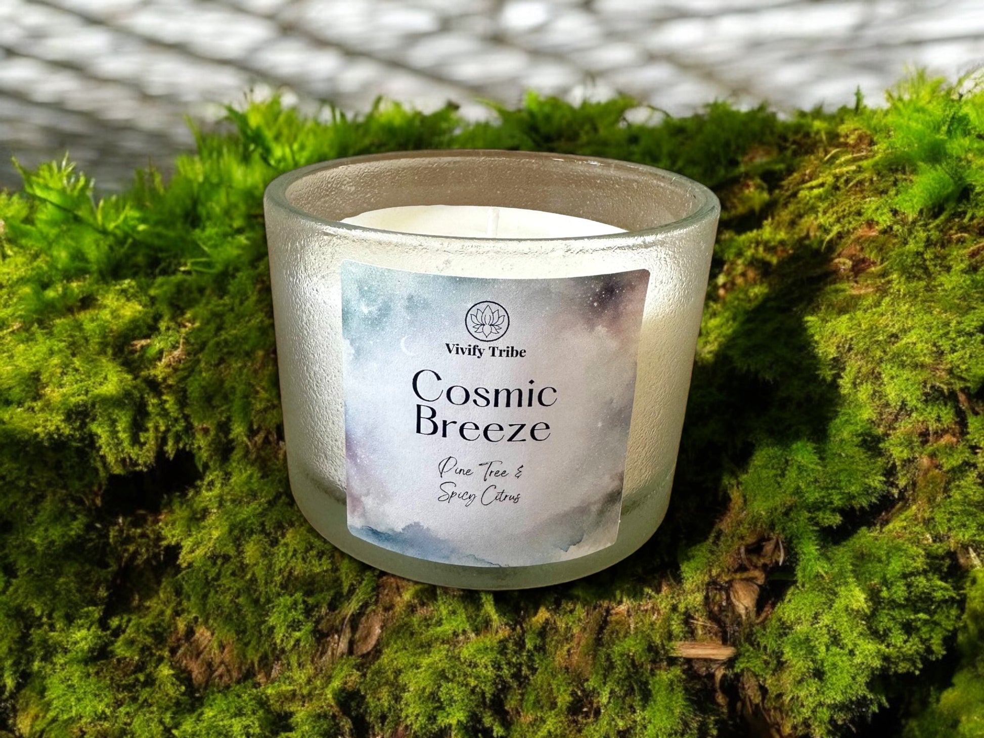 Aromatherapy candle for manifestation with scents of pine trees, cypress and citrus